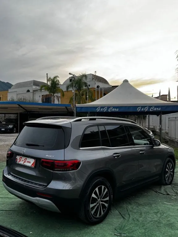 Mercedes-Benz GLB 220