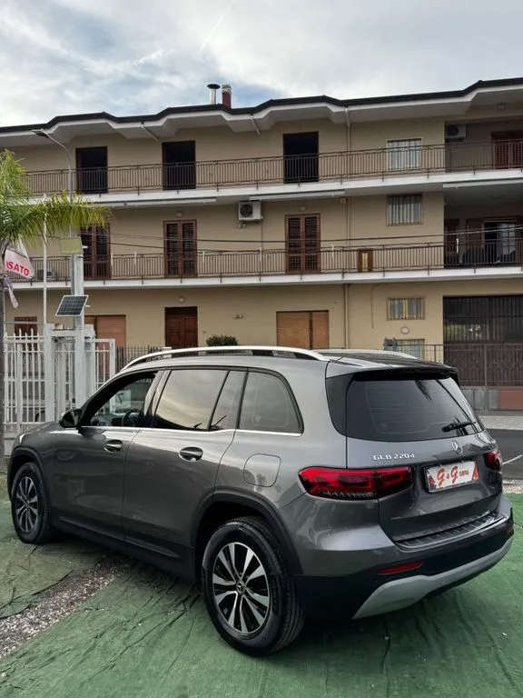 Mercedes-Benz GLB 220