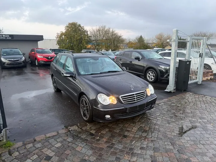 Mercedes-Benz C 230