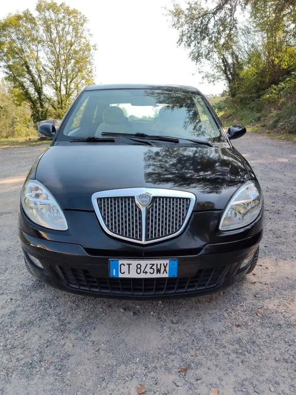 Lancia Ypsilon