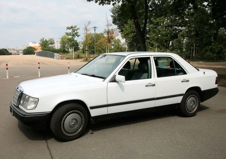 Mercedes-Benz 200