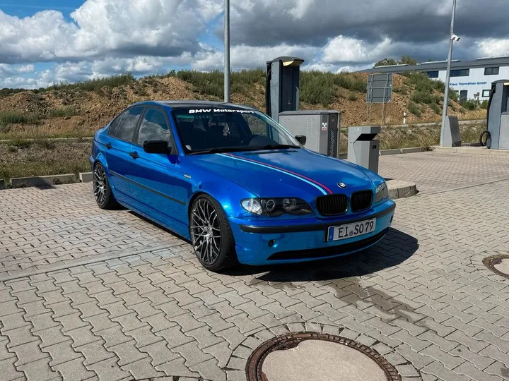 BMW 330