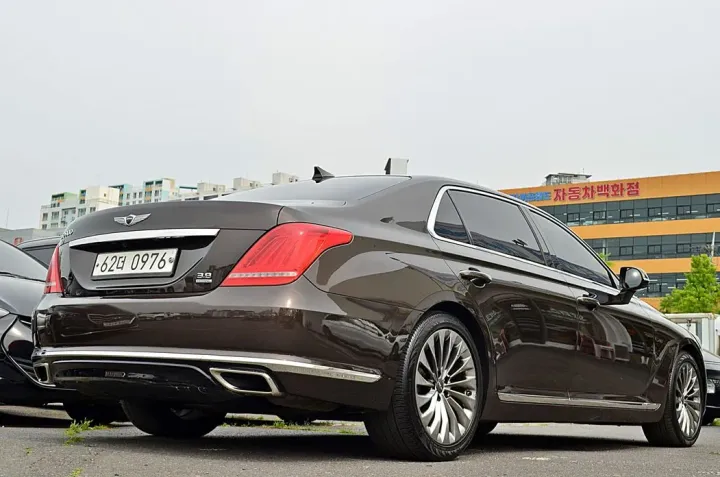 Genesis EQ900