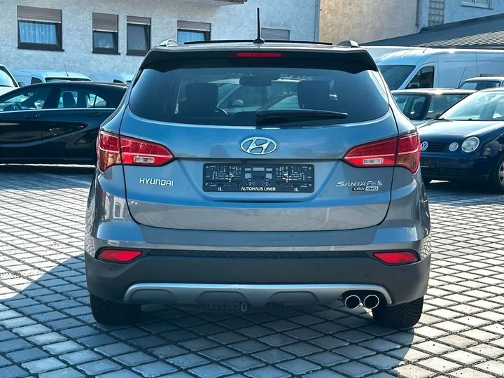 Hyundai SANTA FE