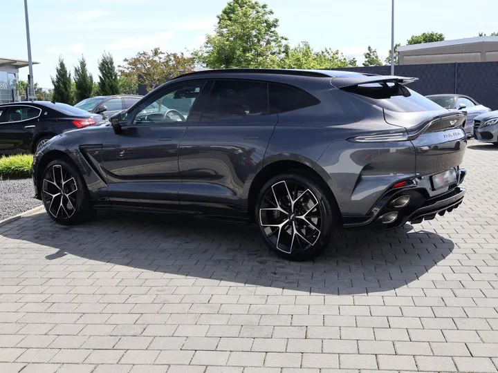 Aston Martin DBX