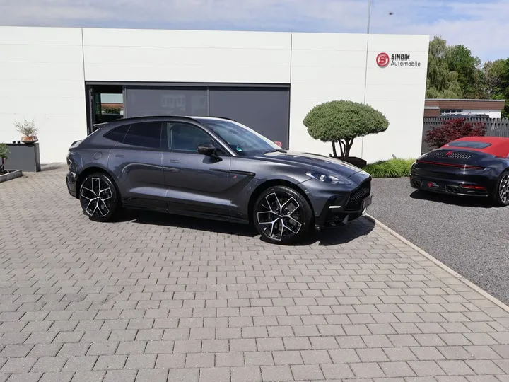 Aston Martin DBX
