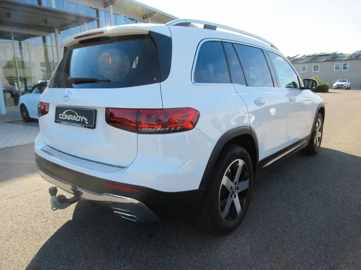 Mercedes-Benz GLB 220