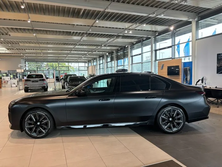 BMW 740