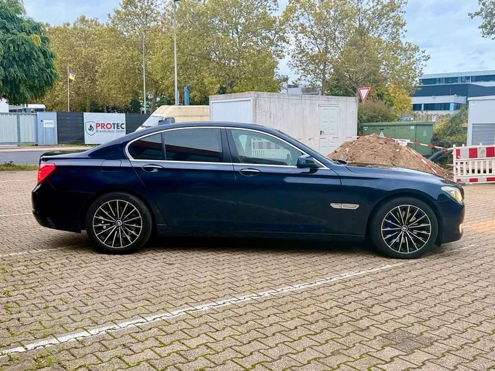 BMW 730