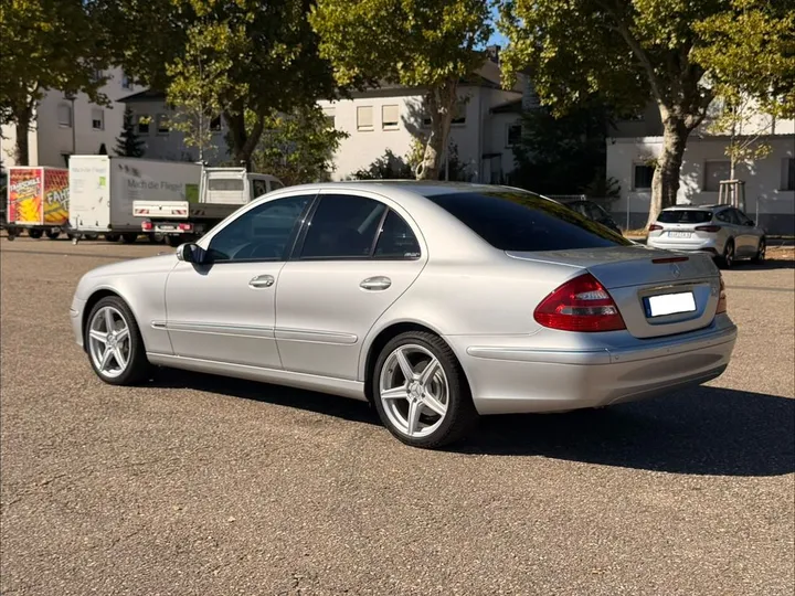 Mercedes-Benz E 240