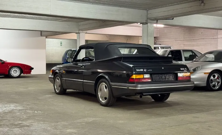 Saab 900