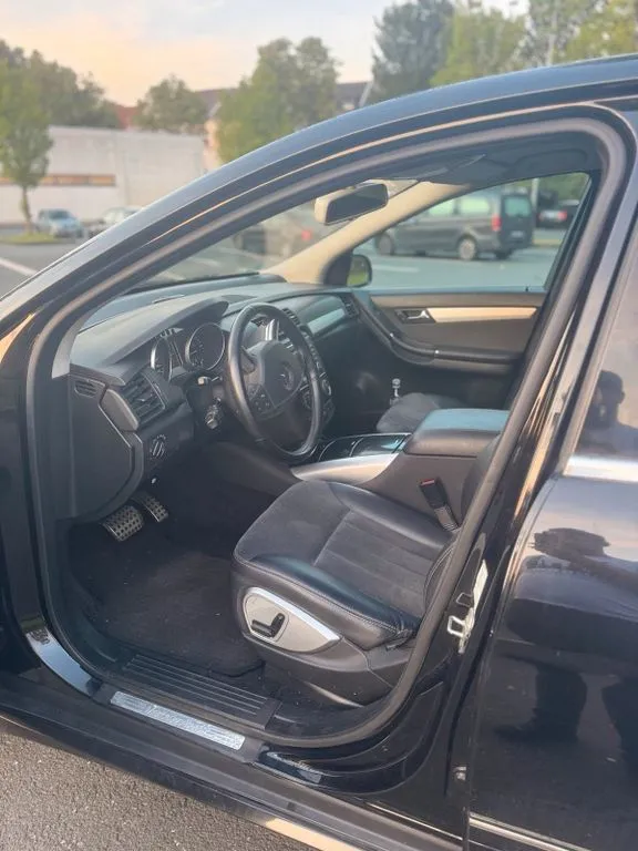 Mercedes-Benz R 320