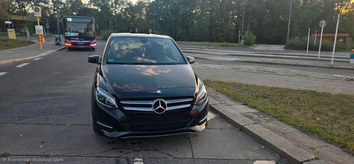 Mercedes-Benz B 180