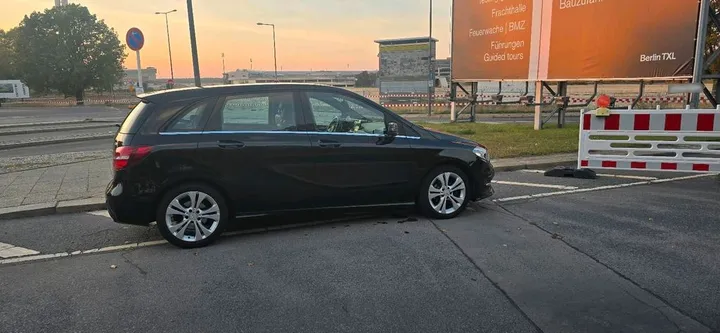 Mercedes-Benz B 180