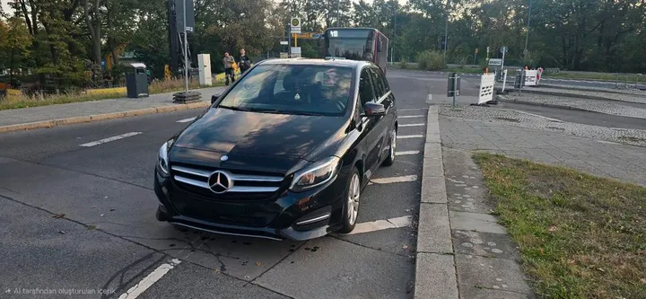 Mercedes-Benz B 180