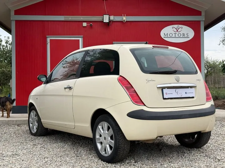Lancia Ypsilon