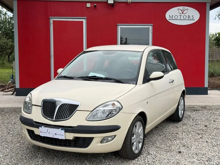 Lancia Ypsilon