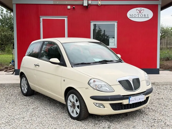 Lancia Ypsilon