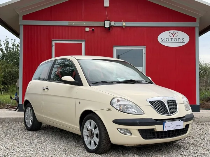 Lancia Ypsilon