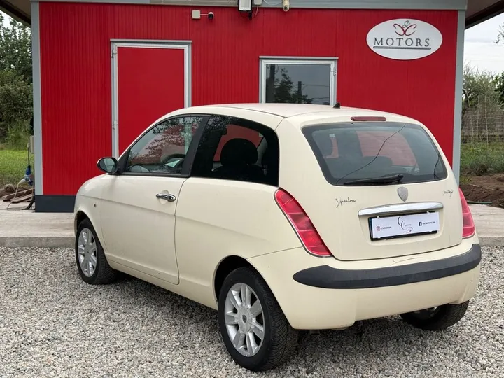 Lancia Ypsilon
