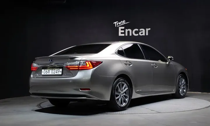 Lexus ES