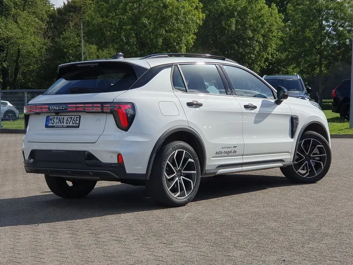 Lynk&Co 01
