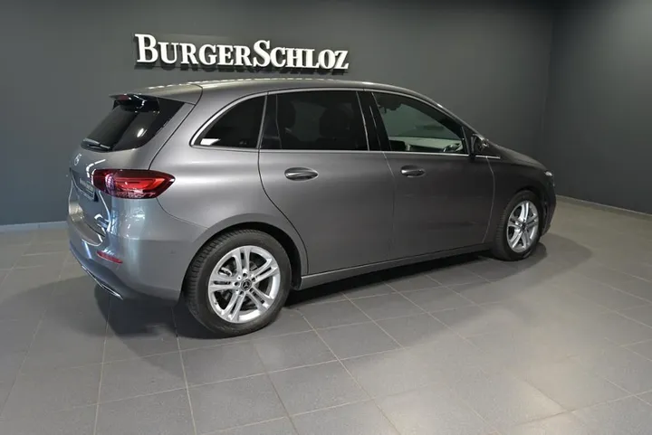 Mercedes-Benz B 180