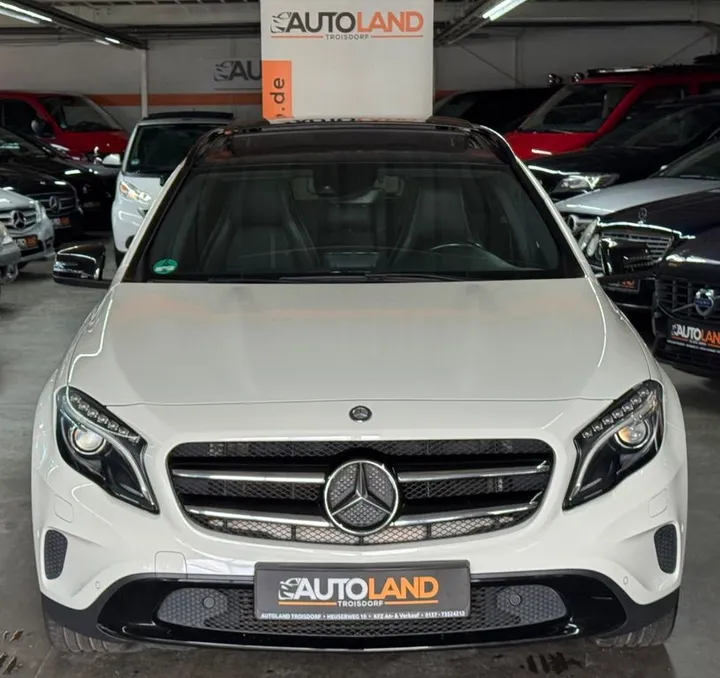 Mercedes-Benz GLA 220