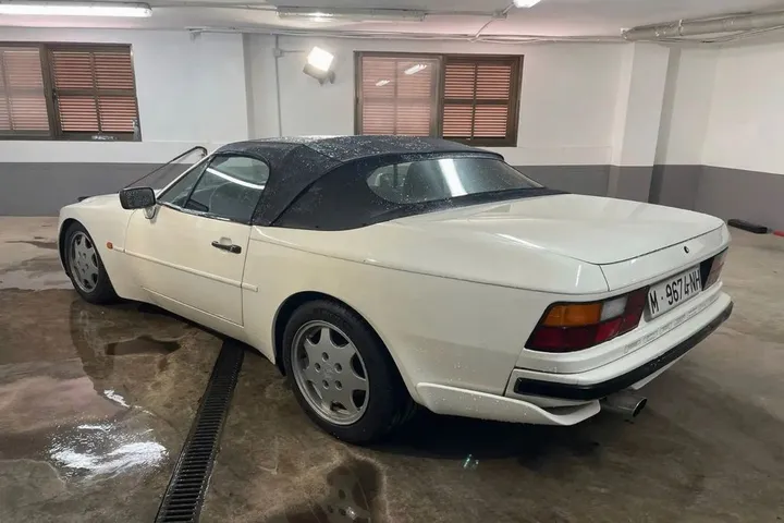 Porsche 944