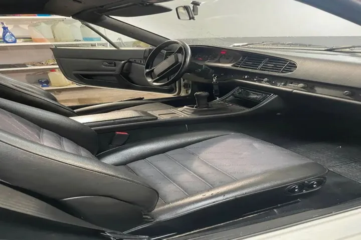 Porsche 944