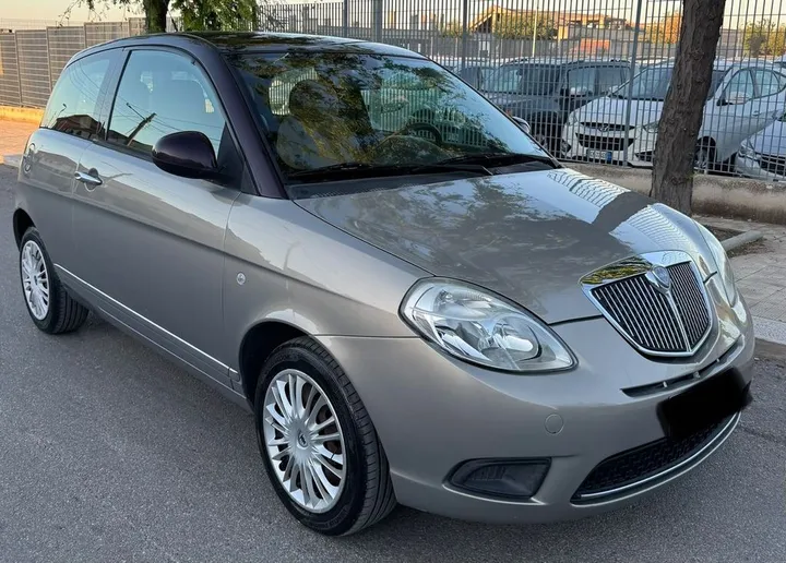 Lancia Ypsilon