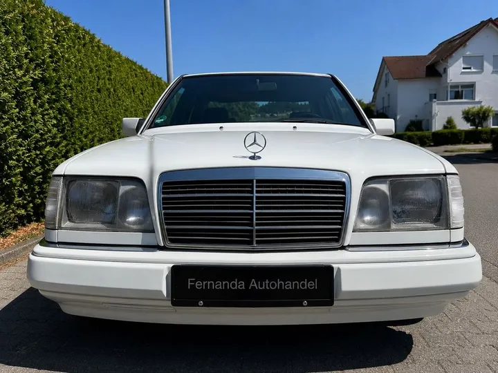 Mercedes-Benz 220