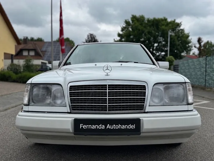 Mercedes-Benz 220
