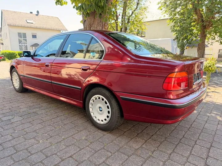 BMW 523