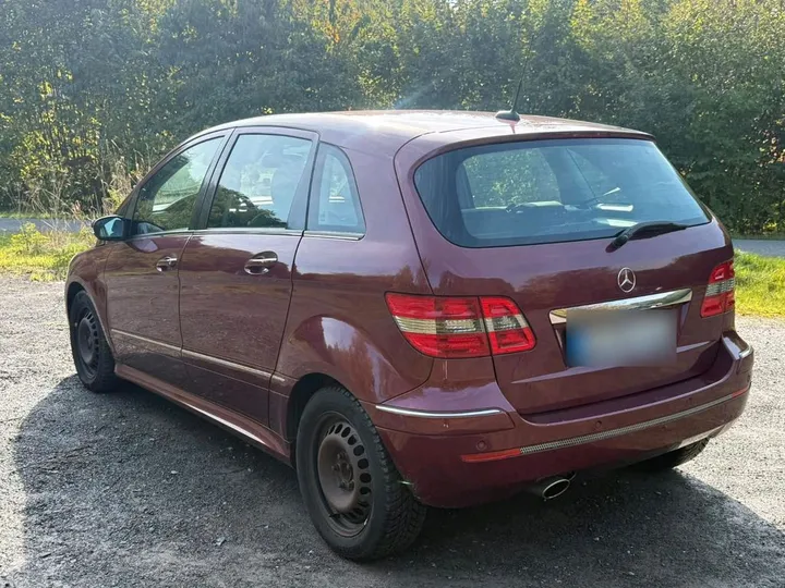 Mercedes-Benz B 200