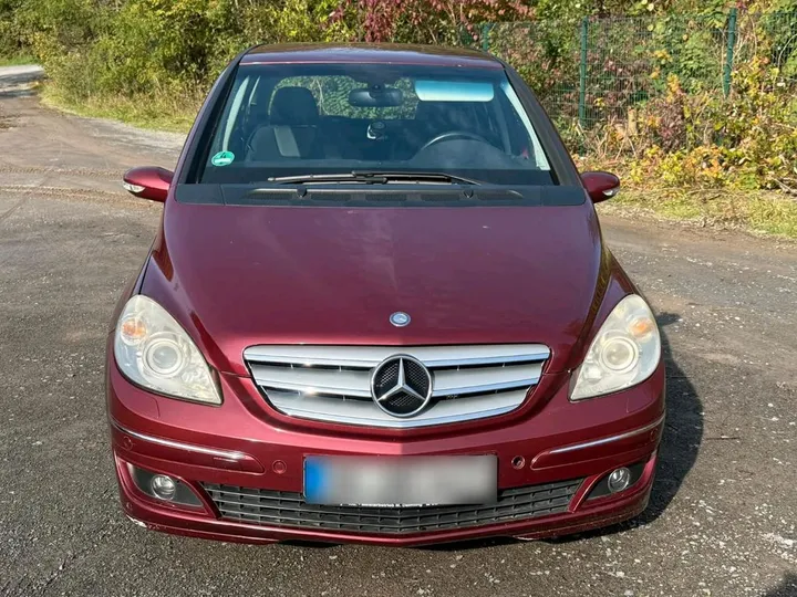 Mercedes-Benz B 200