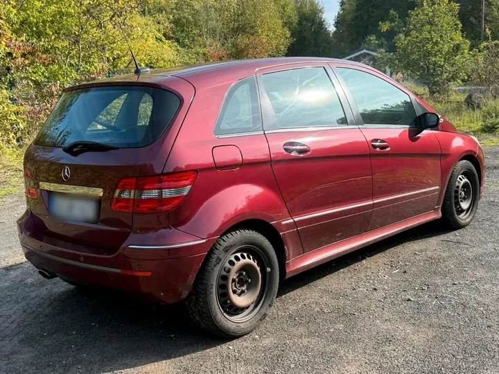 Mercedes-Benz B 200