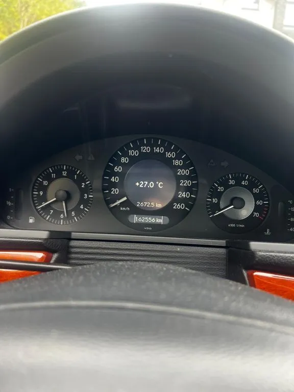 Mercedes-Benz E 200