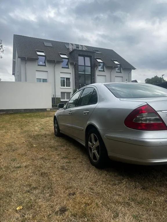 Mercedes-Benz E 200