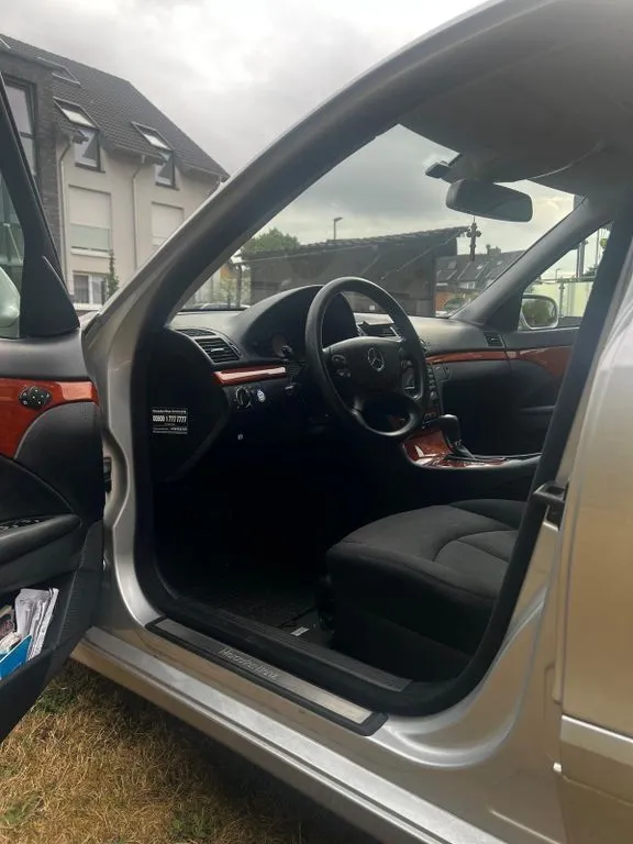 Mercedes-Benz E 200