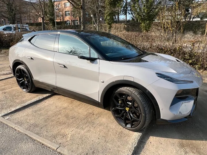Lotus Eletre