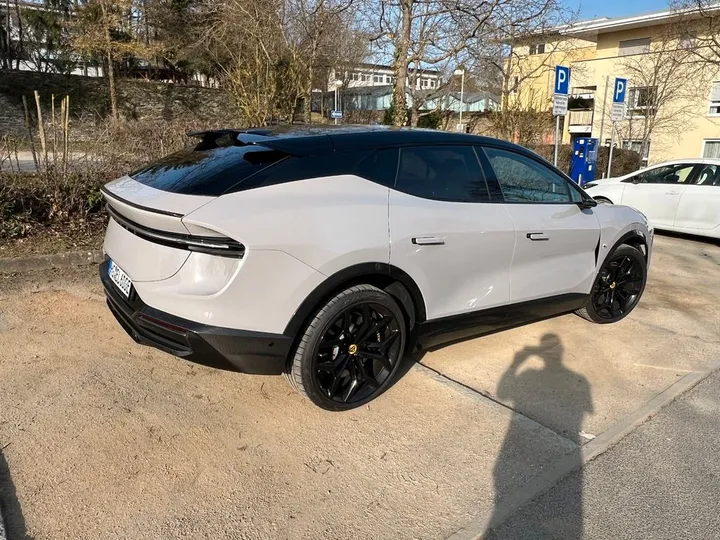 Lotus Eletre
