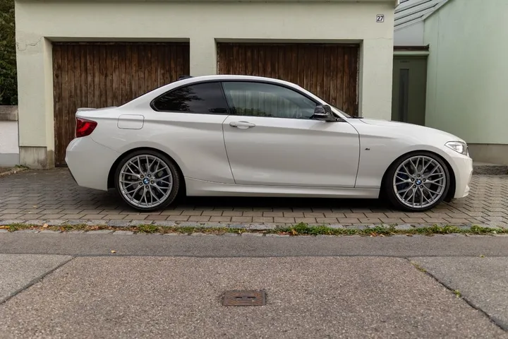 BMW 230
