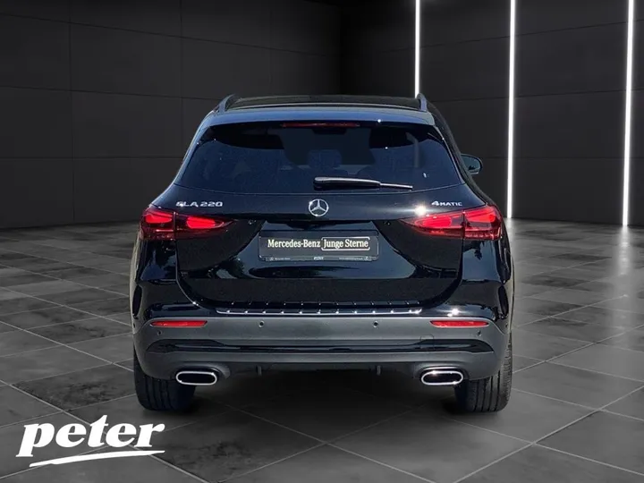 Mercedes-Benz GLA 220