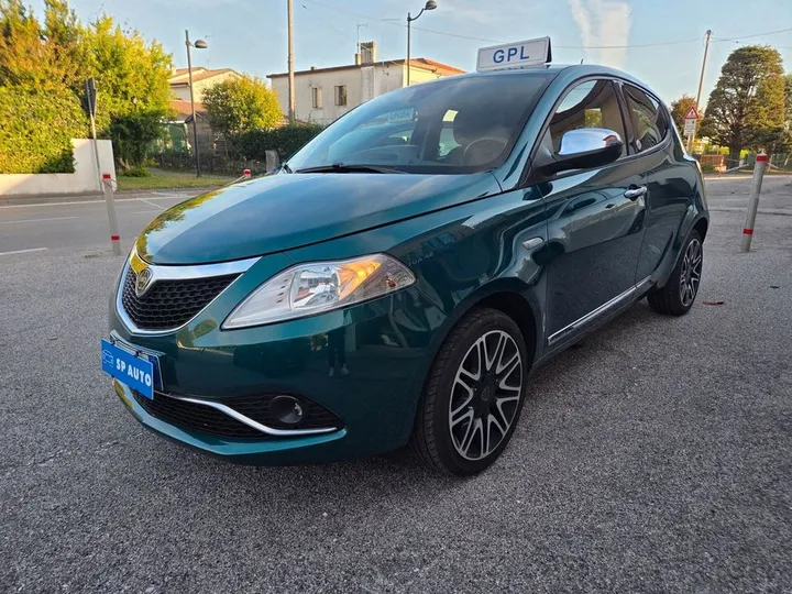 Lancia Ypsilon