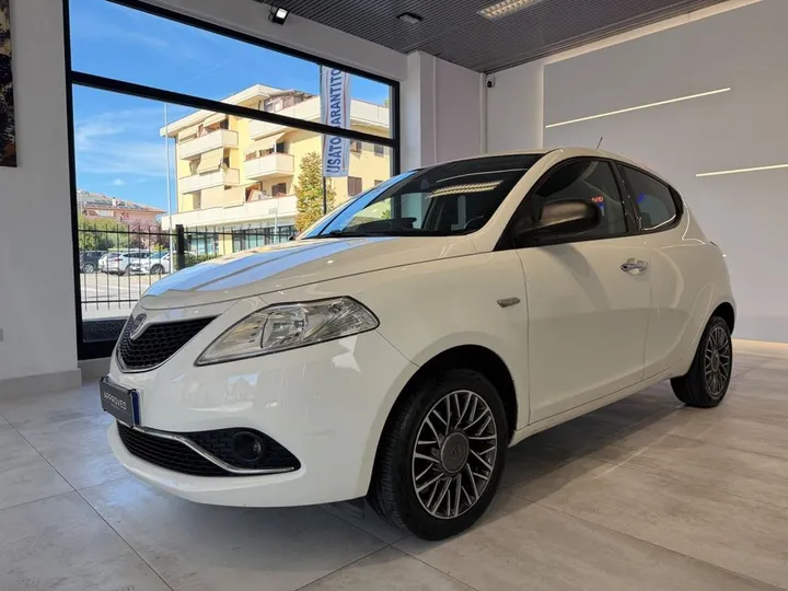 Lancia Ypsilon