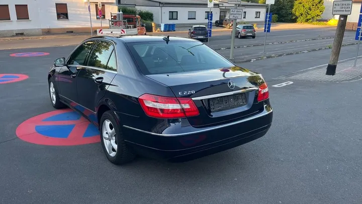 Mercedes-Benz E 220