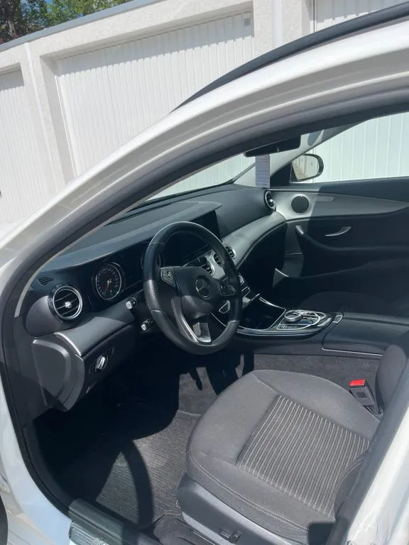 Mercedes-Benz E 220
