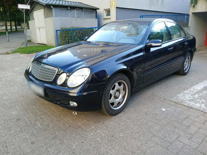 Mercedes-Benz E 220