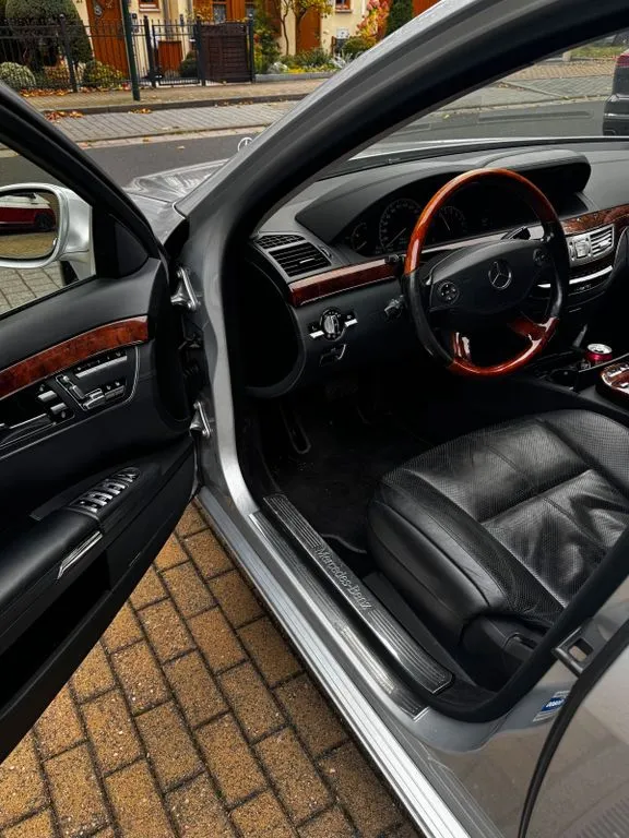 Mercedes-Benz E 320